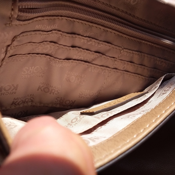 Michael kors envelope style bag with strap - Picture 3 of 4